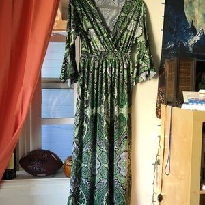 Never-been-worn Maxi Dress 🍀